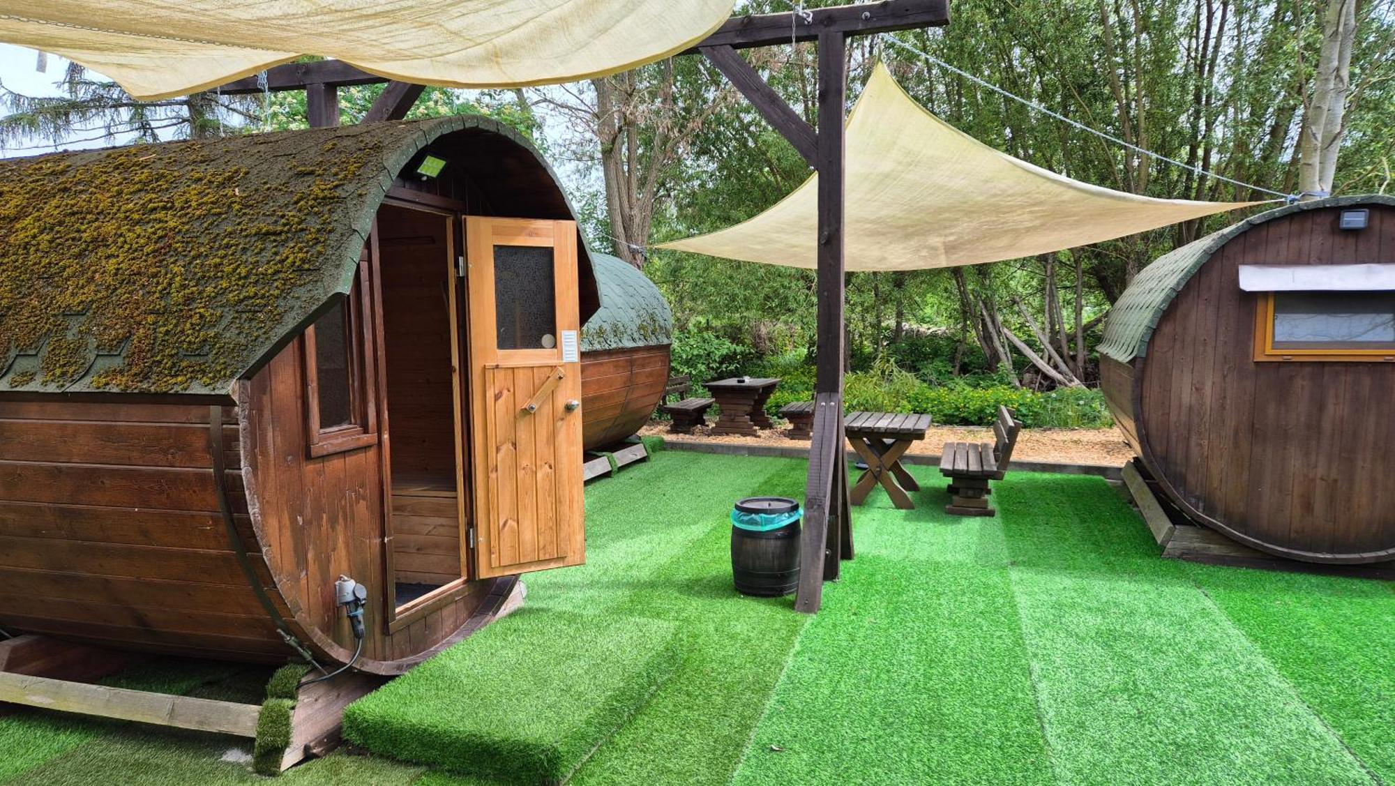 Mini Hotel Uebernachten Im Gurkenfass Lubbenau Bagian luar foto